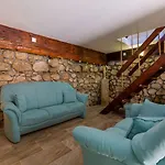 Traumhaftes Steinhaus Mit Privatpool, Meerblick, 4 Parkplaetze, Grillbereich, Waschmaschine 度假居 布里比尔