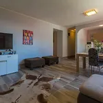 Traumhaftes Steinhaus Mit Privatpool, Meerblick, 4 Parkplaetze, Grillbereich, Waschmaschine 布里比尔