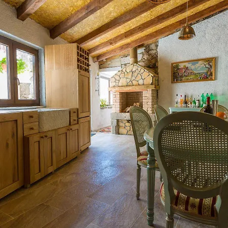 Holiday home Traumhaftes Steinhaus Mit Privatpool, Meerblick, 4 Parkplaetze, Grillbereich, Waschmaschine