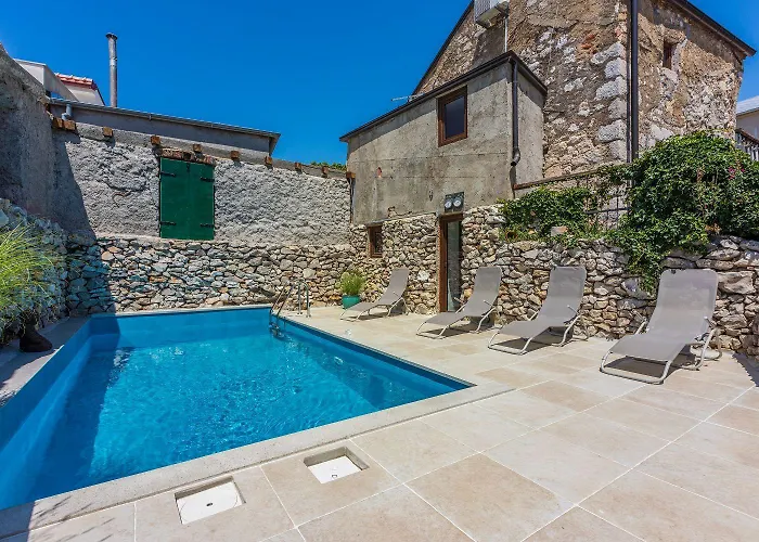 Traumhaftes Steinhaus Mit Privatpool, Meerblick, 4 Parkplaetze, Grillbereich, Waschmaschine Vakantiehuis