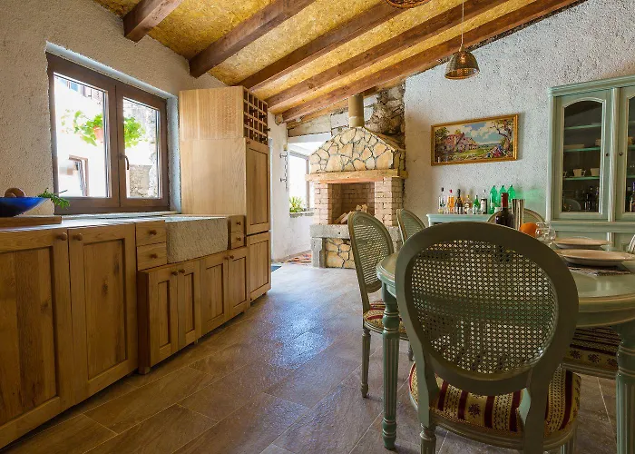 Vakantiehuis Traumhaftes Steinhaus Mit Privatpool, Meerblick, 4 Parkplaetze, Grillbereich, Waschmaschine
