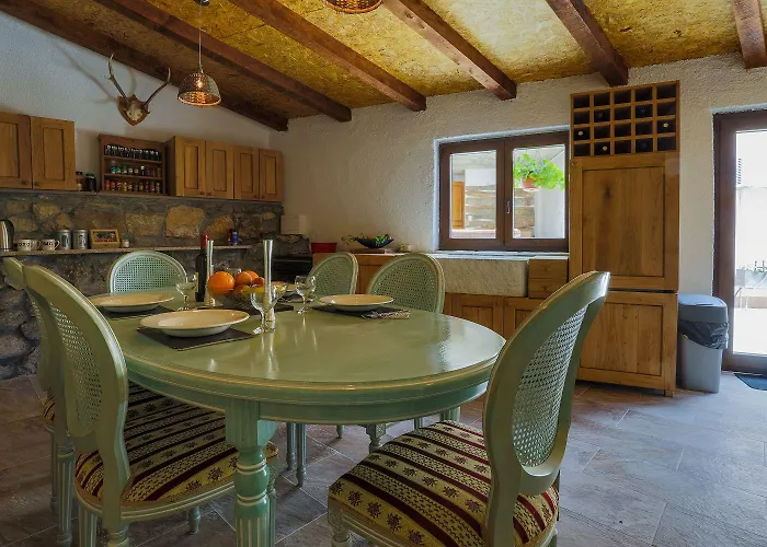 Traumhaftes Steinhaus Mit Privatpool, Meerblick, 4 Parkplaetze, Grillbereich, Waschmaschine *