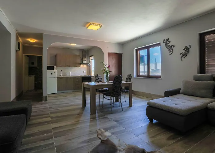 Vakantiehuis Traumhaftes Steinhaus Mit Privatpool, Meerblick, 4 Parkplaetze, Grillbereich, Waschmaschine