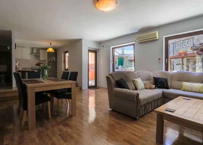 Traumhaftes Steinhaus Mit Privatpool, Meerblick, 4 Parkplaetze, Grillbereich, Waschmaschine Vakantiehuis Bribir (Primorje-Gorski Kotar)