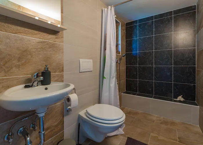 Traumhaftes Steinhaus Mit Privatpool, Meerblick, 4 Parkplaetze, Grillbereich, Waschmaschine