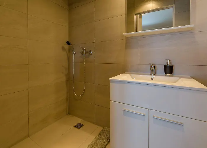 Vakantiehuis Traumhaftes Steinhaus Mit Privatpool, Meerblick, 4 Parkplaetze, Grillbereich, Waschmaschine Bribir (Primorje-Gorski Kotar)