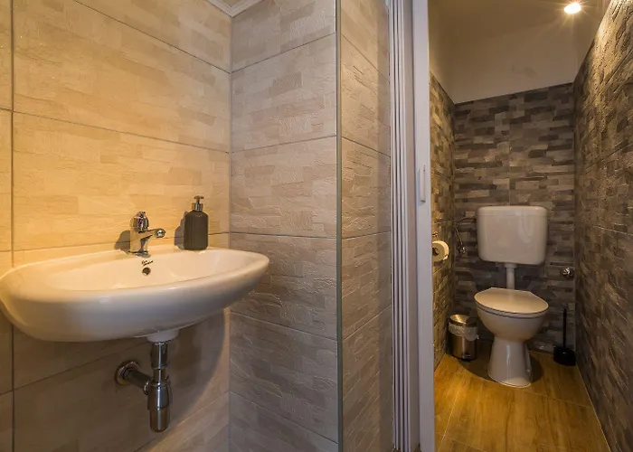 Traumhaftes Steinhaus Mit Privatpool, Meerblick, 4 Parkplaetze, Grillbereich, Waschmaschine Vakantiehuis
