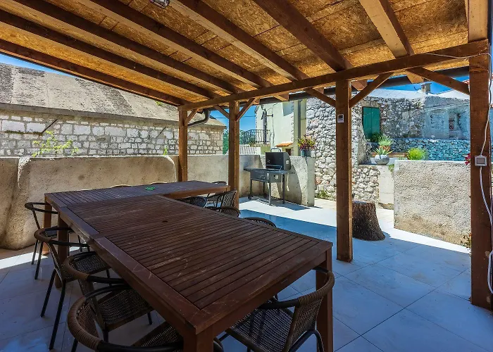 Traumhaftes Steinhaus Mit Privatpool, Meerblick, 4 Parkplaetze, Grillbereich, Waschmaschine Vakantiehuis *