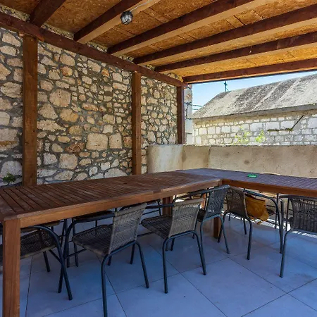 بيت للعطل Traumhaftes Steinhaus Mit Privatpool, Meerblick, 4 Parkplaetze, Grillbereich, Waschmaschine