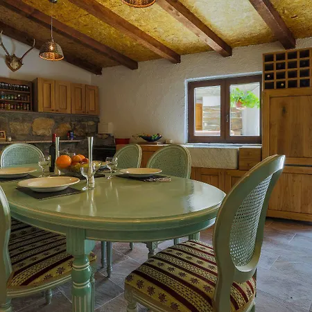 Traumhaftes Steinhaus Mit Privatpool, Meerblick, 4 Parkplaetze, Grillbereich, Waschmaschine *