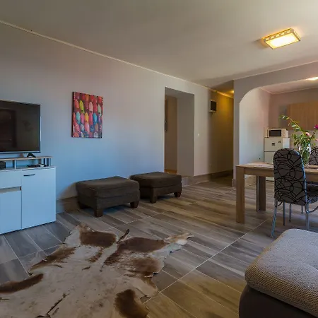 Traumhaftes Steinhaus Mit Privatpool, Meerblick, 4 Parkplaetze, Grillbereich, Waschmaschine Bribir (Primorje-Gorski Kotar)