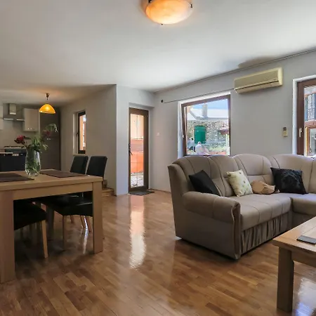 Traumhaftes Steinhaus Mit Privatpool, Meerblick, 4 Parkplaetze, Grillbereich, Waschmaschine Feriehus Bribir (Primorje-Gorski Kotar)