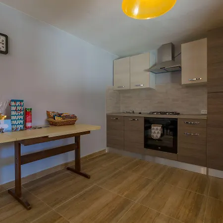 Traumhaftes Steinhaus Mit Privatpool, Meerblick, 4 Parkplaetze, Grillbereich, Waschmaschine Feriehus Bribir (Primorje-Gorski Kotar)