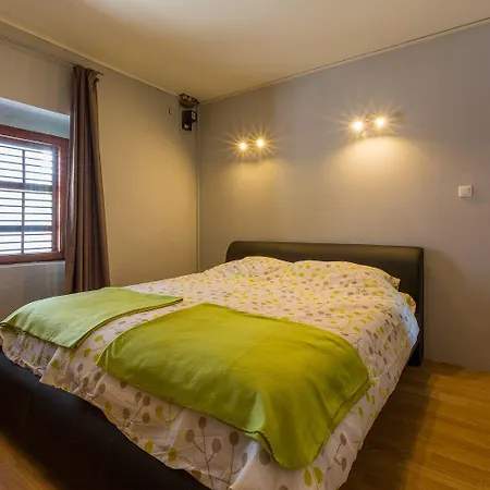 Traumhaftes Steinhaus Mit Privatpool, Meerblick, 4 Parkplaetze, Grillbereich, Waschmaschine Vakantiehuis