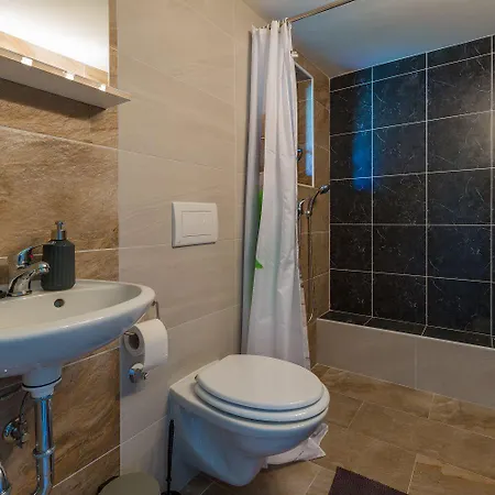 Traumhaftes Steinhaus Mit Privatpool, Meerblick, 4 Parkplaetze, Grillbereich, Waschmaschine