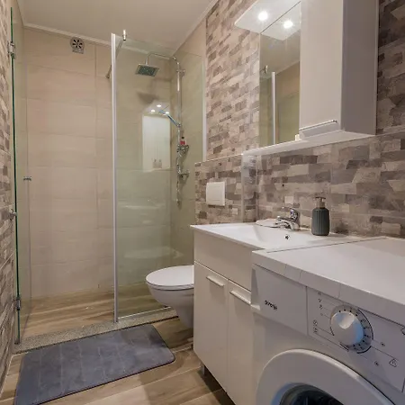 Feriehus Traumhaftes Steinhaus Mit Privatpool, Meerblick, 4 Parkplaetze, Grillbereich, Waschmaschine *
