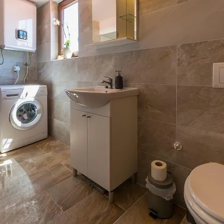 Traumhaftes Steinhaus Mit Privatpool, Meerblick, 4 Parkplaetze, Grillbereich, Waschmaschine