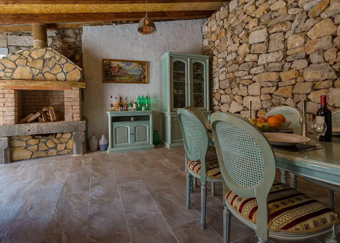 Traumhaftes Steinhaus Mit Privatpool, Meerblick, 4 Parkplaetze, Grillbereich, Waschmaschine Holiday home