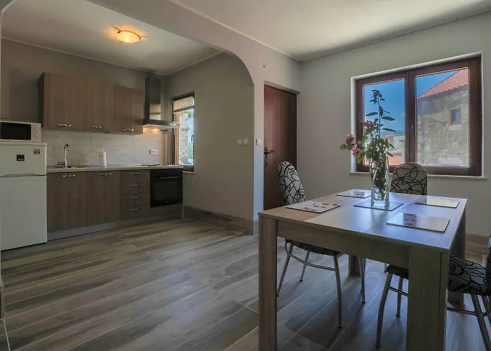 Traumhaftes Steinhaus Mit Privatpool, Meerblick, 4 Parkplaetze, Grillbereich, Waschmaschine * Bribir (Primorje-Gorski Kotar)