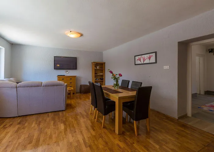 بيت للعطل Traumhaftes Steinhaus Mit Privatpool, Meerblick, 4 Parkplaetze, Grillbereich, Waschmaschine