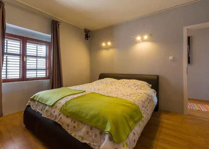 Traumhaftes Steinhaus Mit Privatpool, Meerblick, 4 Parkplaetze, Grillbereich, Waschmaschine بيت للعطل